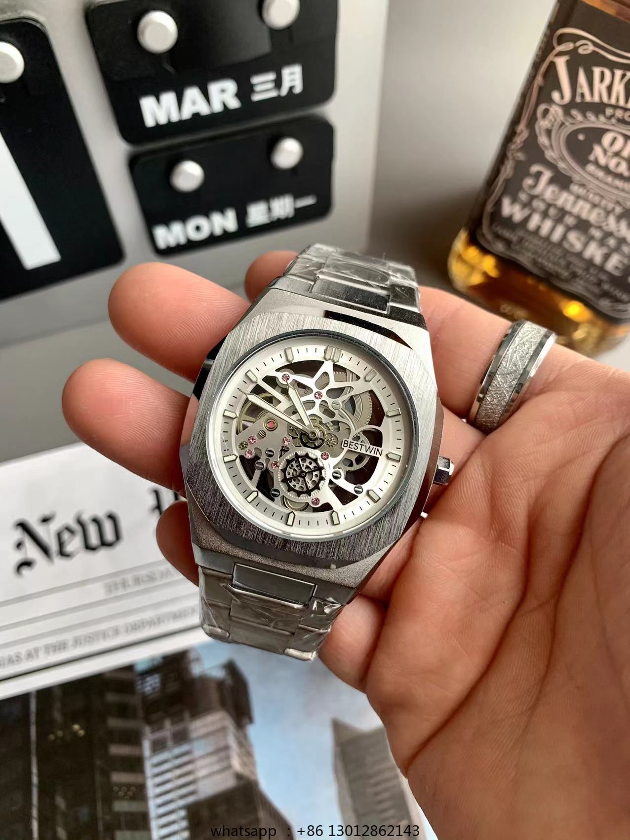 Luxury Watch Gold - Jam tangan persegi kecil mewah berbahan
